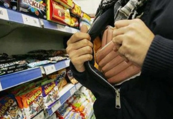 Tre minorenni fermati al Supermercato per un doppio furto di generi alimentari