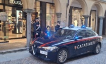 Ruba profumi in una profumeria del centro: identificato e denunciato dai Carabinieri