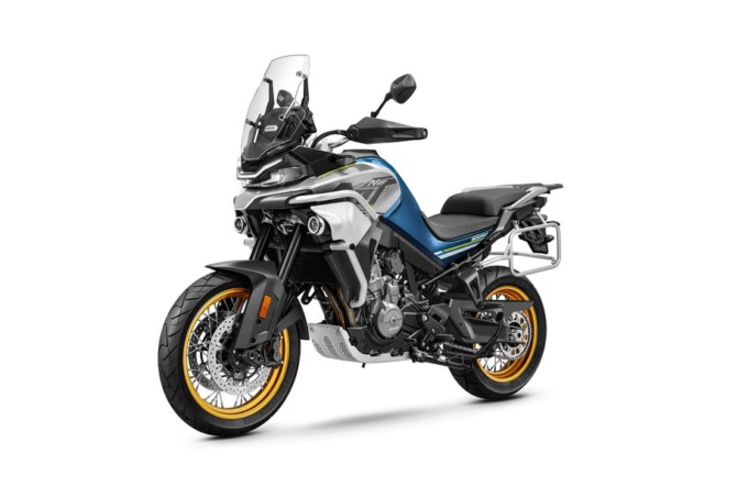 Come scegliere lo scarico sportivo ideale per CF Moto 800 MT