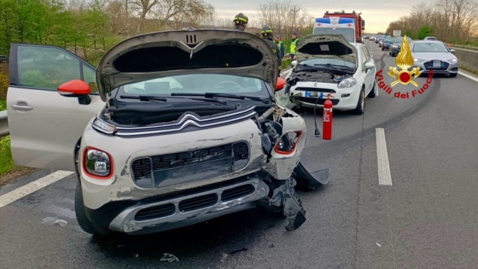 Vigliano, incidente sulla superstrada: intervengono i Vigili del fuoco