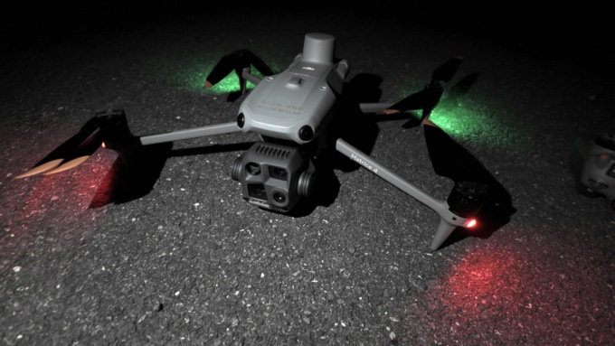 Allarme a Biella: drone con faro sorvola una casa, ma era in missione per salvare un cane