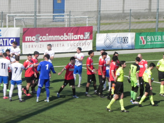 Biellese-Volpiano Pianese 2-2, bel gesto dei torinesi all’ingresso in campo dei bianconeri