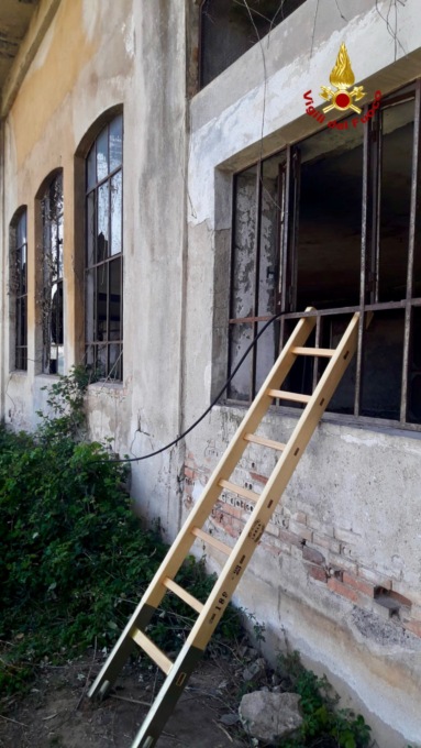Incendio tra i capannoni ex Rivetti: in fiamme bobine di cavi elettrici