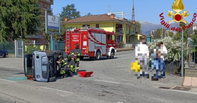 Incidente: i Vigili del Fuoco liberano dalle lamiere una persona
