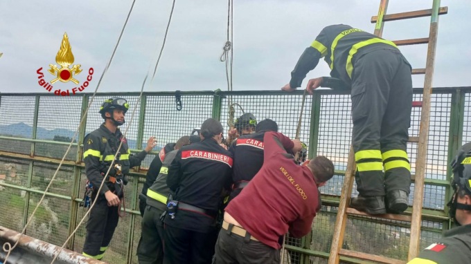Uomo salvato sul ponte della Pistolesa: si voleva buttare