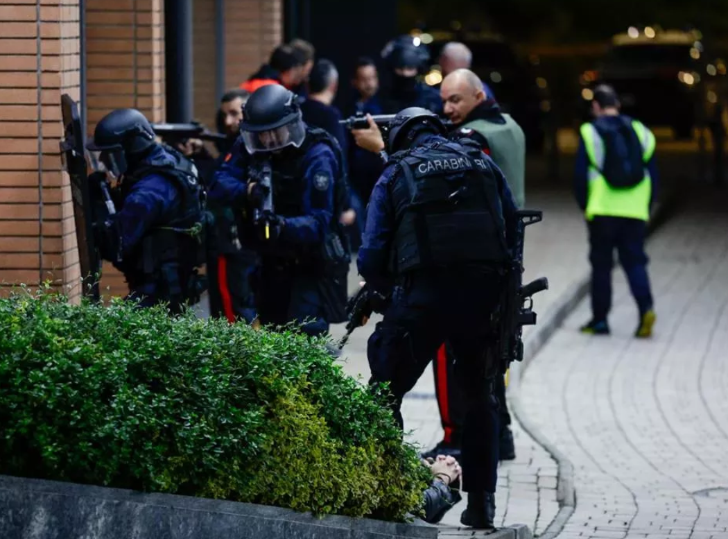 OstaggI sparatoria bombe Carabinieri