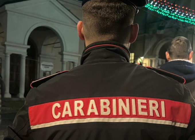 Il ‘vecio’ smarrito ritrova il suo gruppo grazie ai Carabinieri: commozione all’Adunata