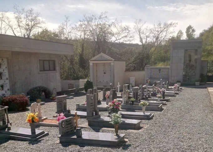 Furto in cimitero: rubato il faldale da una cappella di famiglia