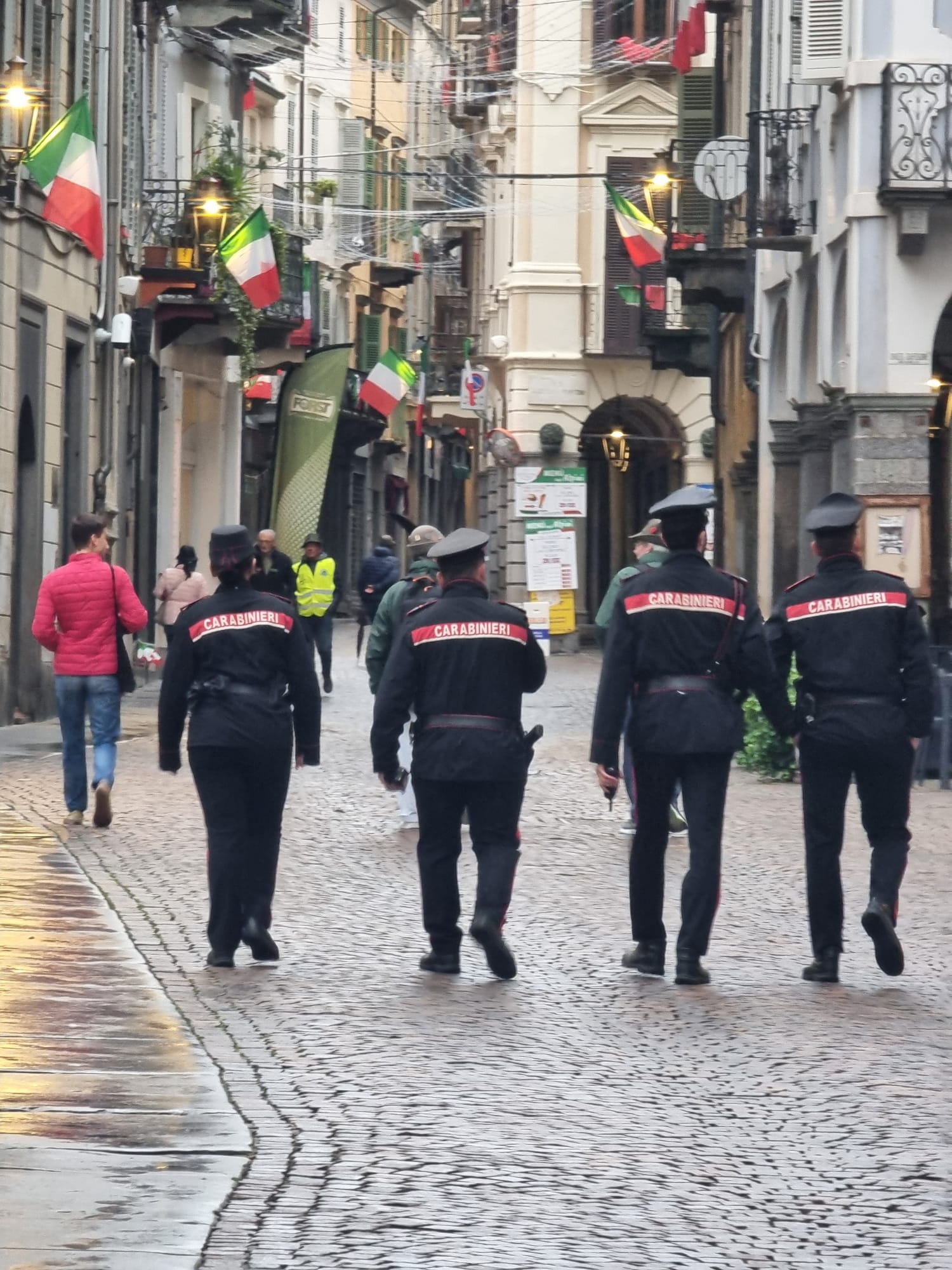 Pattugliamenti a piedi delle forze dell'ordine