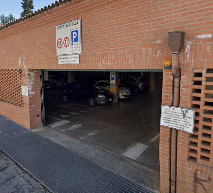 Minacciati col coltello in pieno giorno in un parcheggio pubblico