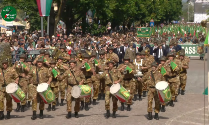 Adunata Alpini: Biella accoglie con entusiasmo la grande sfilata