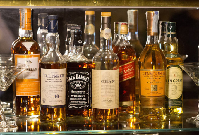 Furto al supermercato: rubate 15 bottiglie di whisky