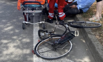 Dalla bici al bicchiere: lunghe ore di ansia per una donna che cercava il compagno scomparso (impegnato a bere)