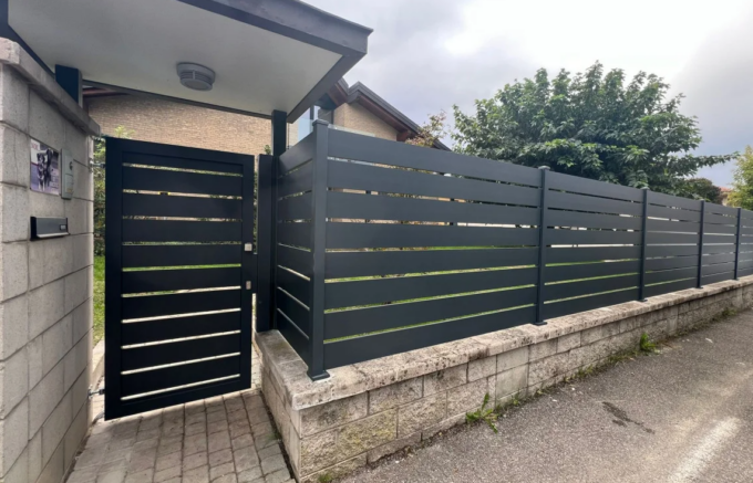 Giardino: sicurezza e privacy con recinzioni in ferro moderne