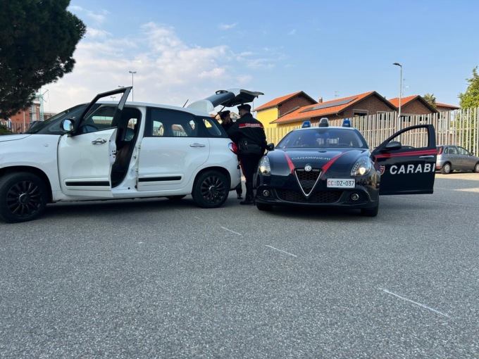 Auto rubata a Biella, ritrovata dai Carabinieri: un giovane denunciato per furto
