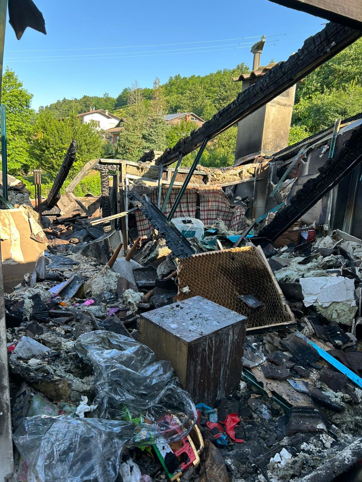 FOTO PER ECO DI BIELLA - Casa Salussola in fiamme dopo fulmine 6