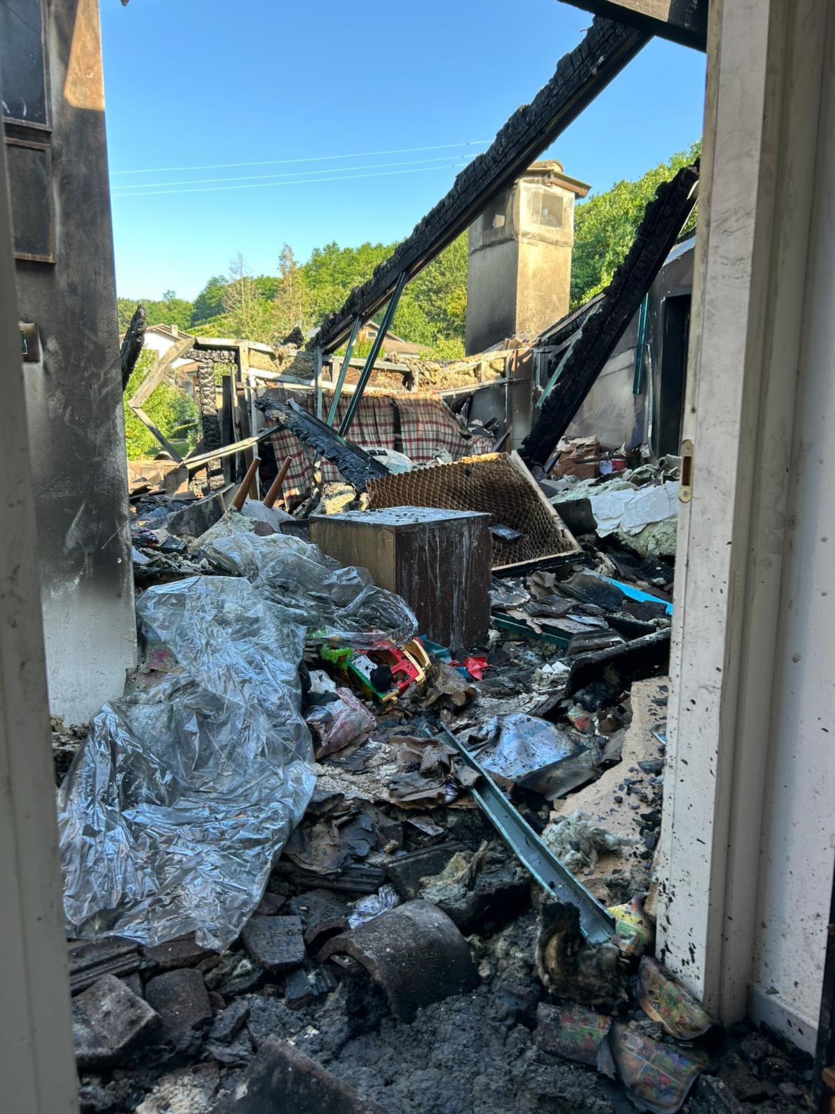 FOTO PER ECO DI BIELLA - Casa Salussola in fiamme dopo fulmine 7