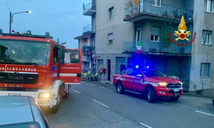 Scoppia un incendio in magazzino: i vigili del fuoco evitano il peggio