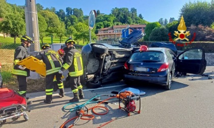 Violento frontale in auto a Vigliano: gravissimo un giovane