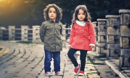 Vestire i bambini con stile e praticità: consigli per un outfit perfetto
