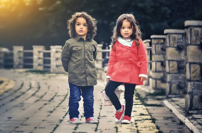 Vestire i bambini con stile e praticità: consigli per un outfit perfetto