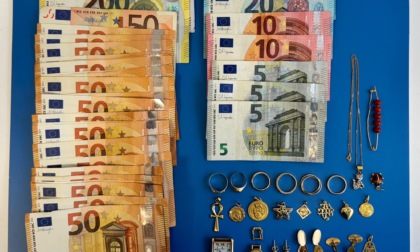 Truffatori smascherati con il bottino nascosto nel parafango: colpivano gli anziani fingendosi Carabinieri