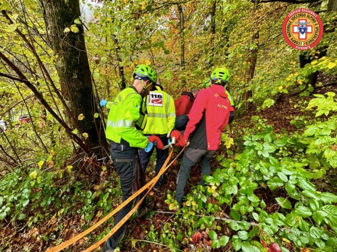 Escursionista si frattura una gamba: intervento congiunto di Elisoccorso e Soccorso Alpino