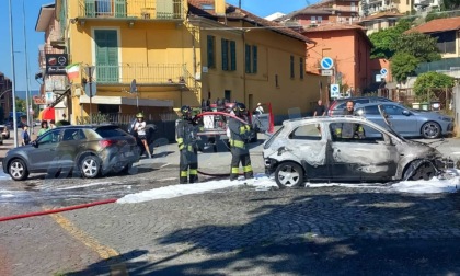 Auto prende fuoco: paura in via Ivrea, intervengono i Vigili del Fuoco