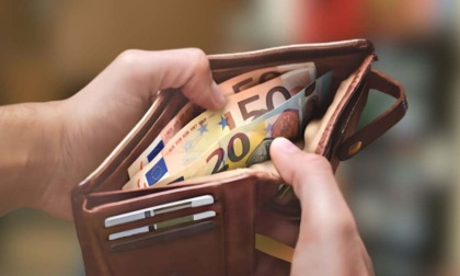 Rinvenuto portafoglio con oltre 500 euro: cittadino lo consegna ai Carabinieri