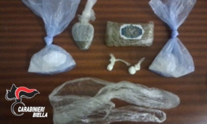 Spacciavano in una cascina abbandonata: due arresti