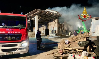 Maxi incendio a Sordevolo: in fiamme una cascina centenaria, salvi proprietari e animali