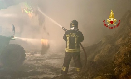Incendio sul tetto a Sordevolo: Vigili del Fuoco al lavoro per domare le fiamme