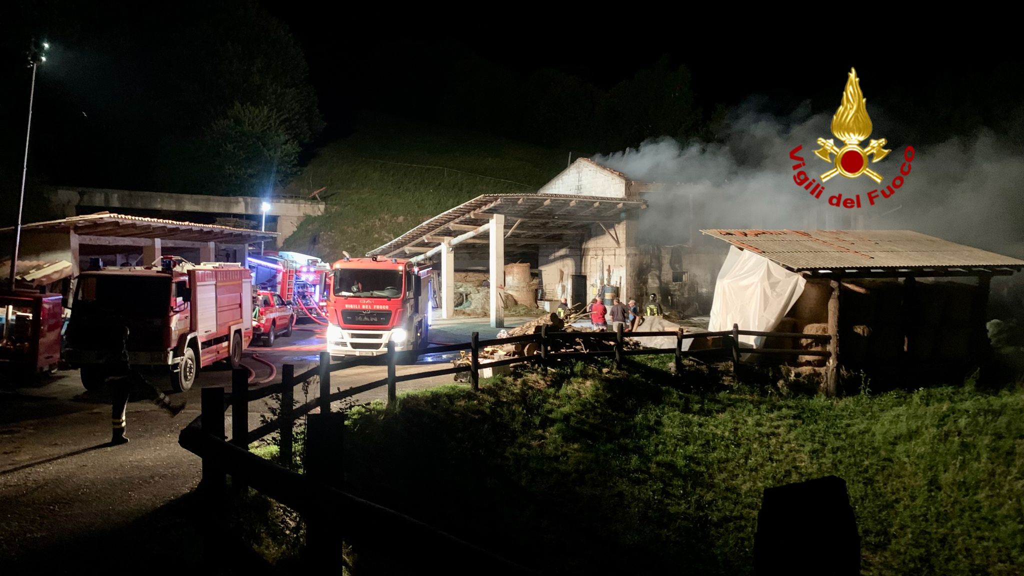 Vigili del Fuoco impegnati a Sordevolo nella Cascina in fiamme 6