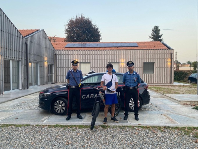Bici elettrica rubata a Cossato, recuperata in pochi minuti dai Carabinieri