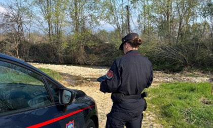 Pray, rifiuti abbandonati vicino alla chiesa: denunciata una donna di Milano