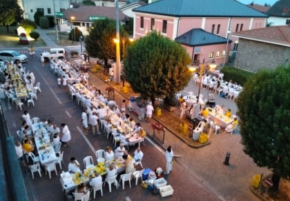 A Sandigliano 270 persone alla “Cena in bianco… e giallo”. Poi la lotteria