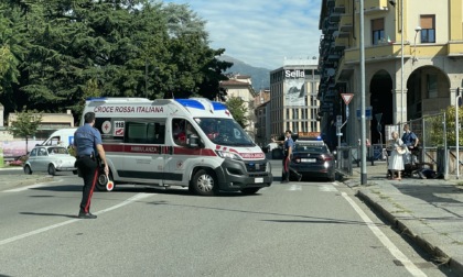 Malore in via Torino: uomo soccorso da passanti e carabinieri