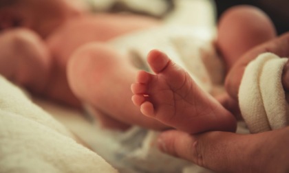 Parto in casa guidato al telefono dal 118: mamma e figlio stanno bene