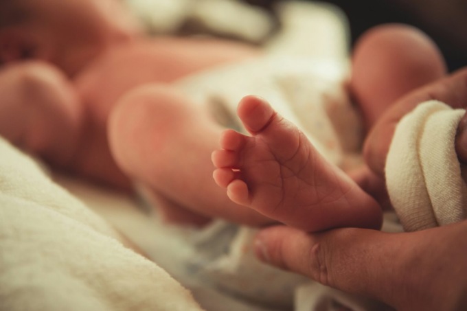 Parto in casa guidato al telefono dal 118: mamma e figlio stanno bene