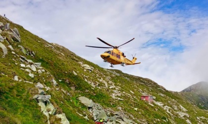 Escursionista precipita sul Mombarone, soccorso in elicottero
