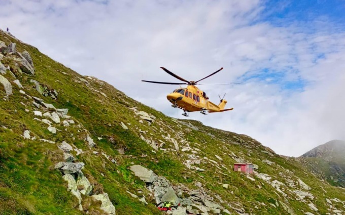 Escursionista precipita sul Mombarone, soccorso in elicottero