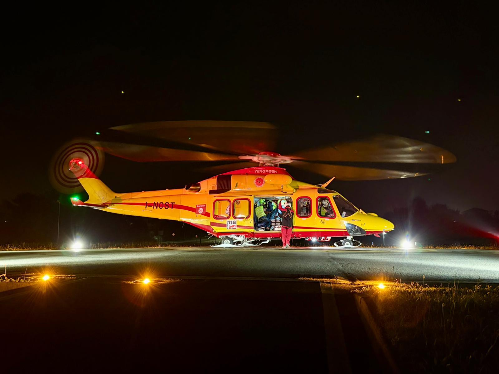 Soccorso notturno sul Monte Bo: escursionista colto da ipotermia recuperato  in elicottero - Prima Biella