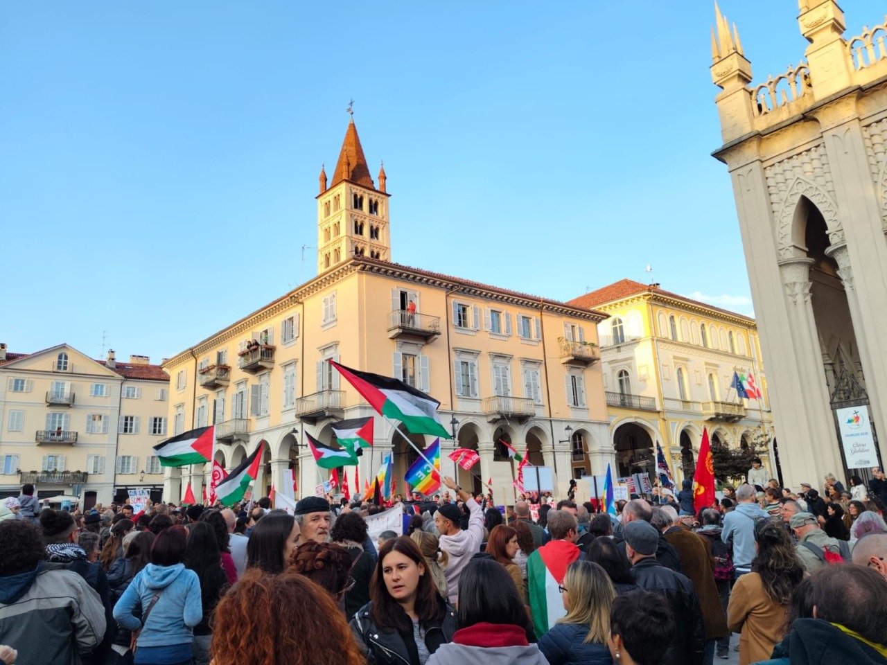 Biella in piazza con i sindacati, oltre mille per la Palestina