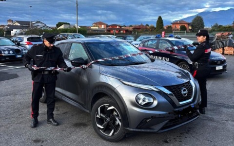 Tentato furto in casa e inseguimento da film a Cossato