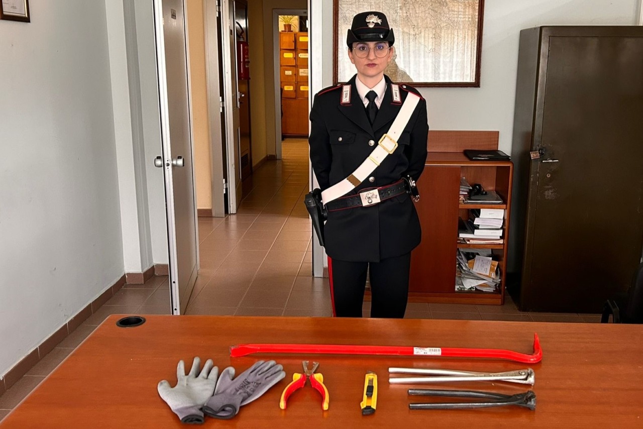 Tre uomini fermati con attrezzi da scasso: denunciati e allontanati dal Biellese