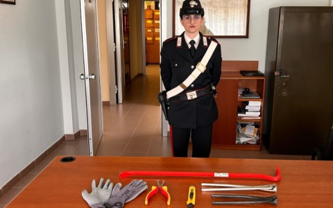 Tre uomini fermati con attrezzi da scasso: denunciati e allontanati dal Biellese