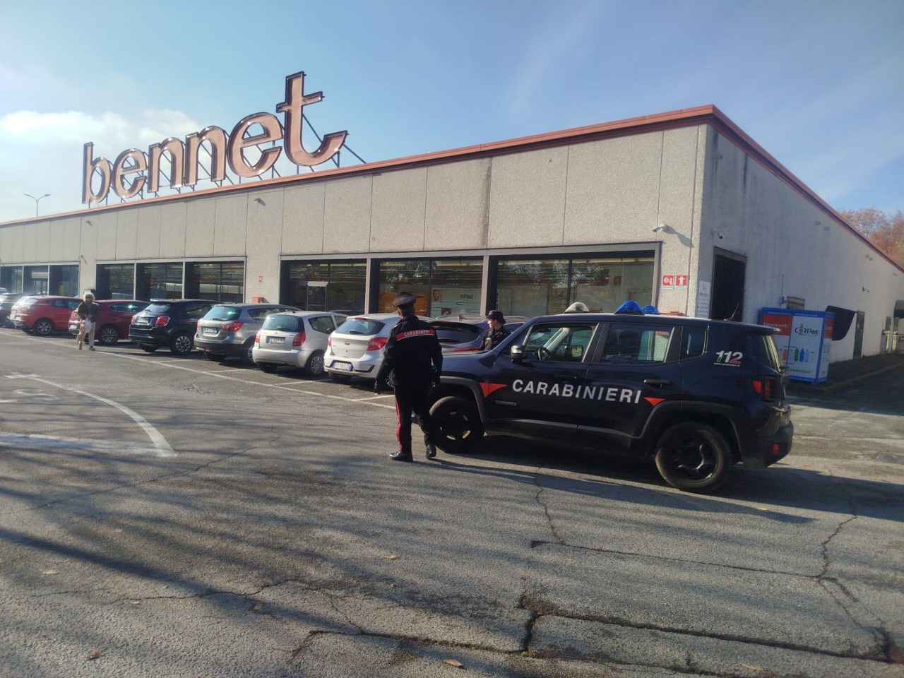 Carabiniere fuori servizio sventa una truffa in un supermercato del biellese