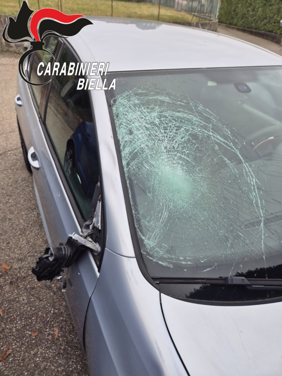 Fuggono dopo aver investito un ciclista: denunciati per omissione di soccorso