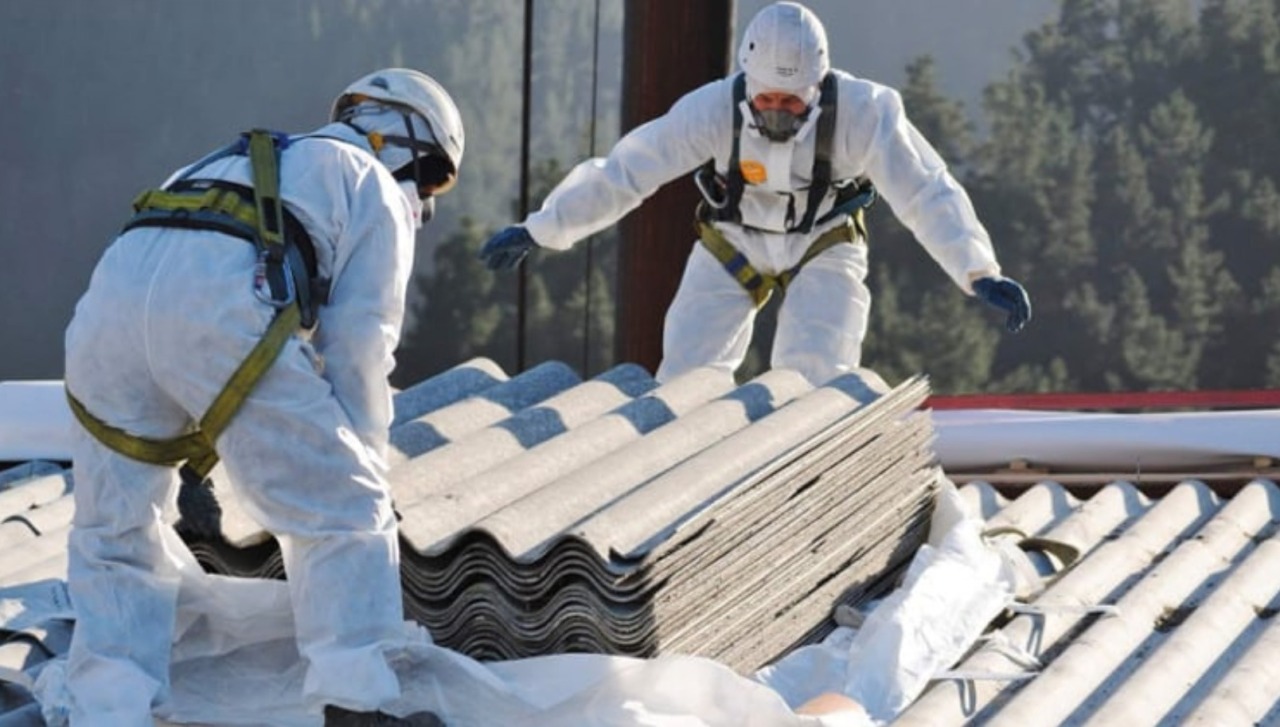 Amianto in via Milano