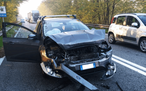 Tamponamento a catena all’uscita della superstrada: donna ferita finisce in ospedale